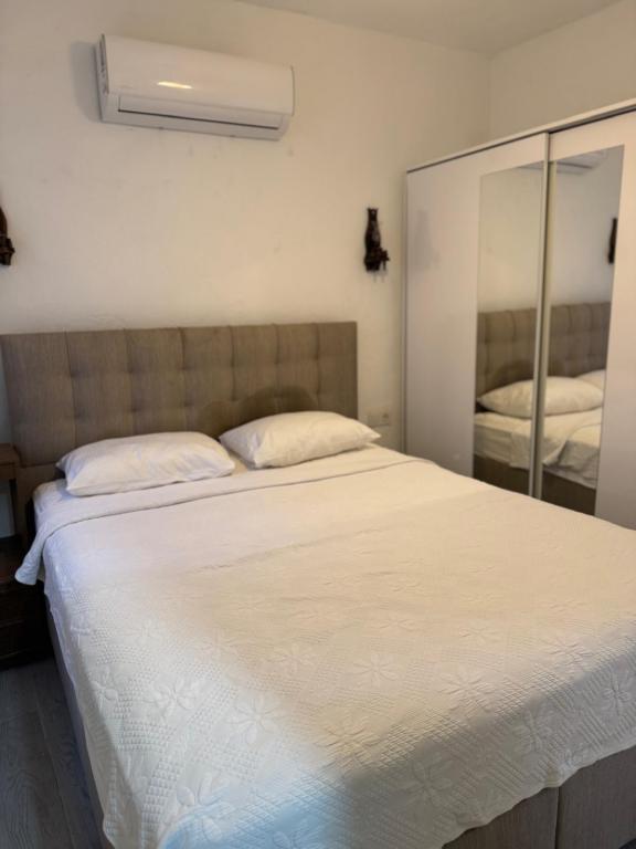 Family Suite Garden Floor Room, Street View