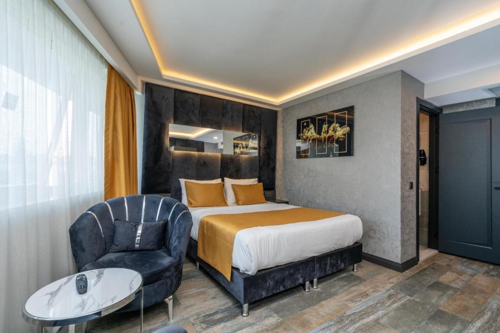 216 Silver Suite