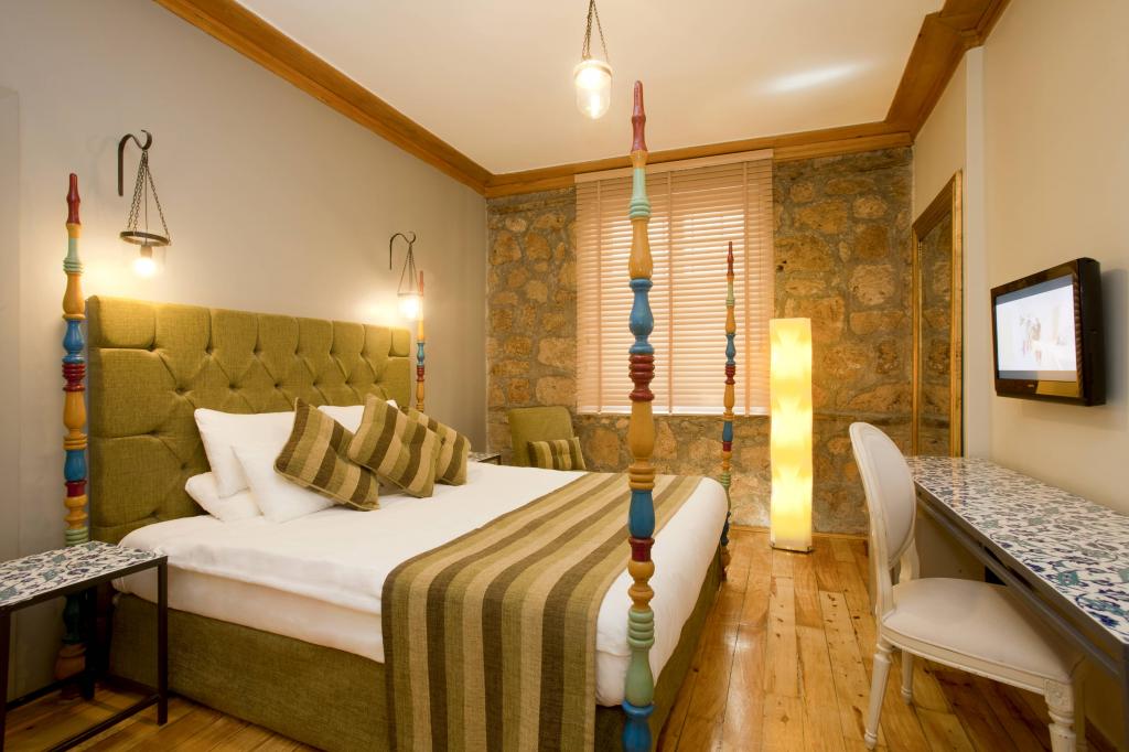 Standard Room, Street View (3 Person)