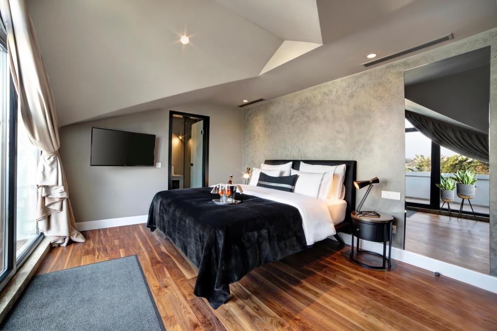 Standard Room, City View (Balcony)