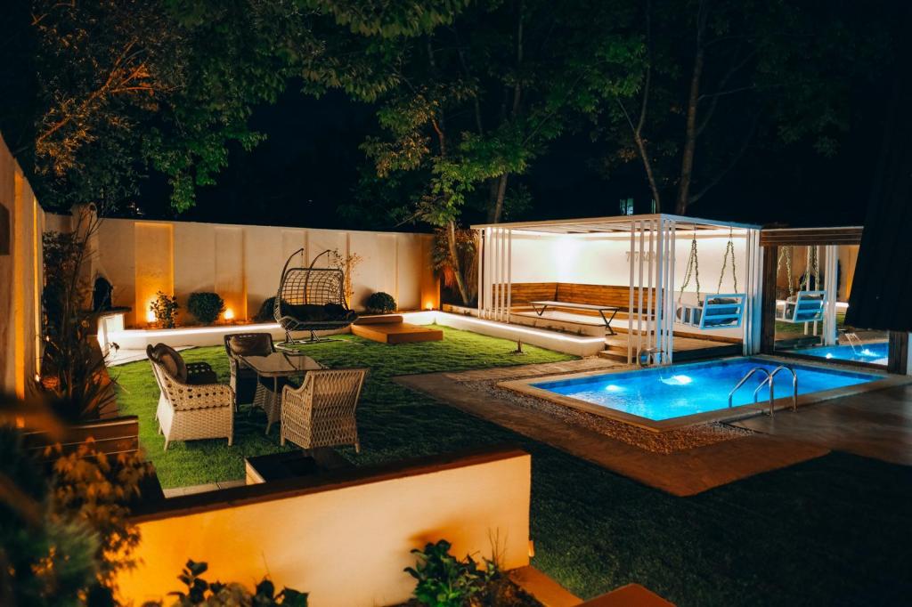Deluxe Bungalow 3+1,Havuz veya Bahçe Manzaralı,Isıtmalı Özel Havuzlu