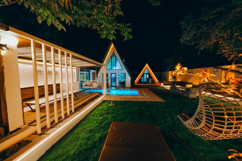 Deluxe Bungalow 3+1,Havuz veya Bahçe Manzaralı,Isıtmalı Özel Havuzlu