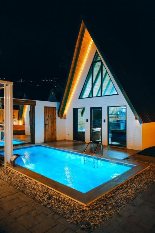 Deluxe Bungalow 3+1,Havuz veya Bahçe Manzaralı,Isıtmalı Özel Havuzlu