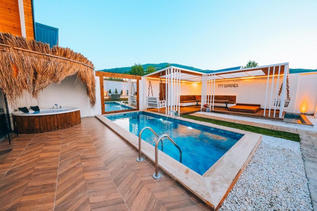 Deluxe Bungalow 3+1,Havuz veya Bahçe Manzaralı,Isıtmalı Özel Havuzlu