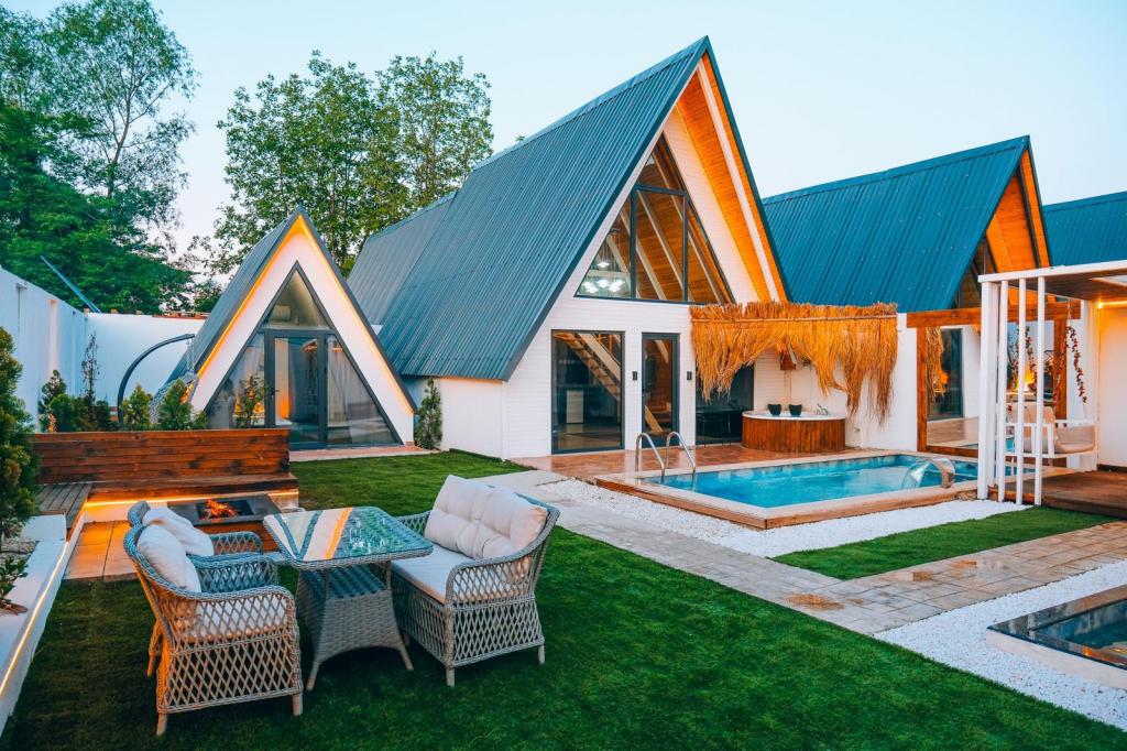 Deluxe Bungalow 3+1,Havuz veya Bahçe Manzaralı,Isıtmalı Özel Havuzlu
