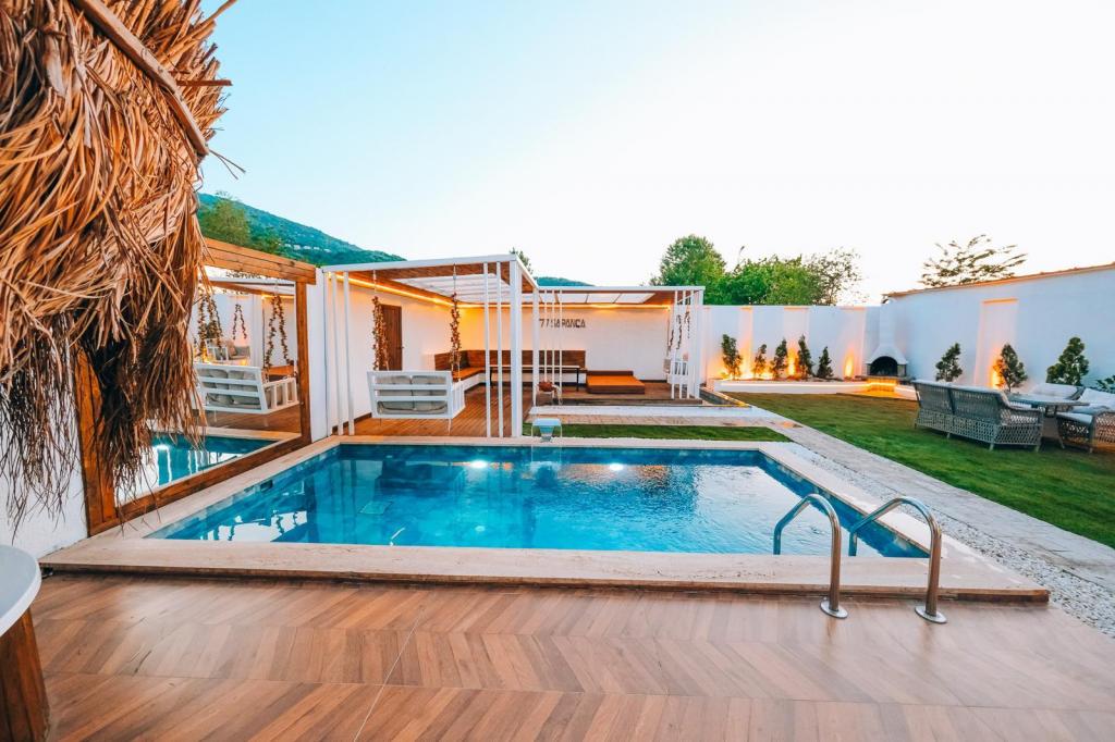 Deluxe Bungalow 3+1,Havuz veya Bahçe Manzaralı,Isıtmalı Özel Havuzlu