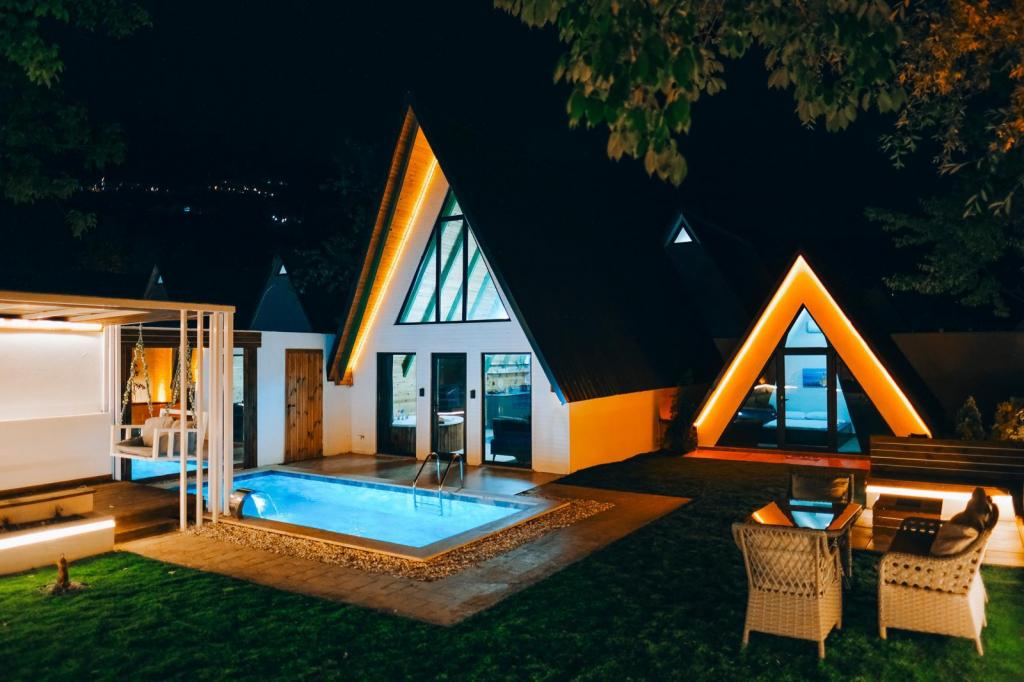 Deluxe Bungalow 3+1,Havuz veya Bahçe Manzaralı,Isıtmalı Özel Havuzlu