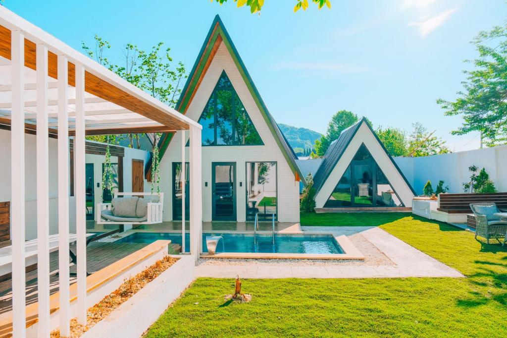 Deluxe Bungalow 3+1,Havuz veya Bahçe Manzaralı,Isıtmalı Özel Havuzlu