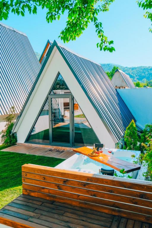 Deluxe Bungalow 3+1,Havuz veya Bahçe Manzaralı,Isıtmalı Özel Havuzlu