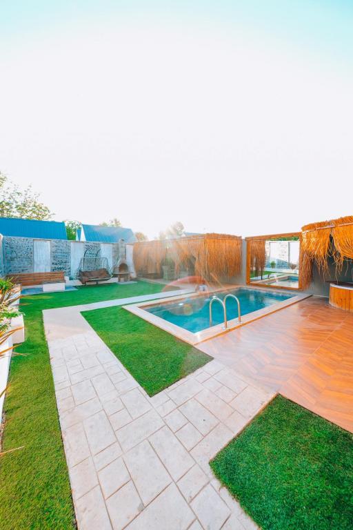 Bungalow 2+1 Oda,Bahçe Manzaralı,Isıtmalı Özel Havuzlu