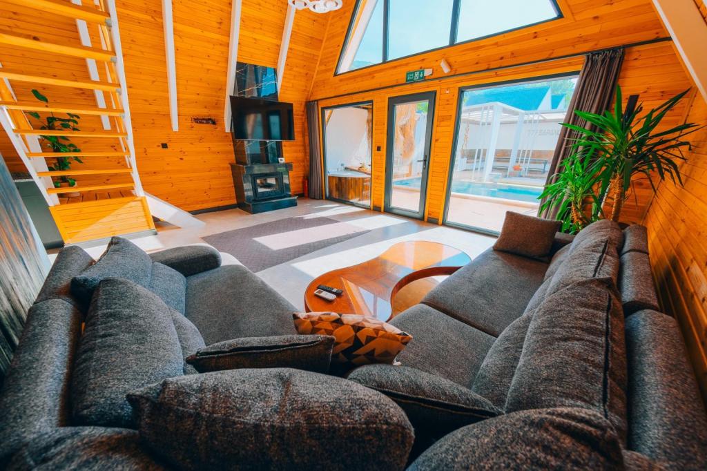 Deluxe Bungalow 3+1,Havuz veya Bahçe Manzaralı,Isıtmalı Özel Havuzlu