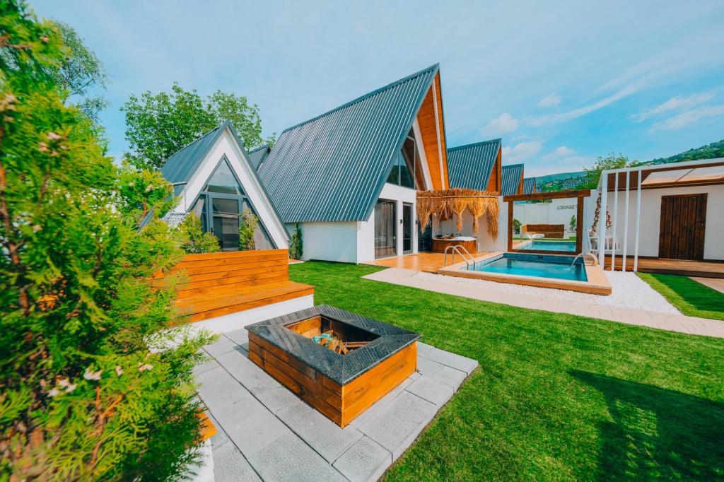 Deluxe Bungalow 3+1,Havuz veya Bahçe Manzaralı,Isıtmalı Özel Havuzlu