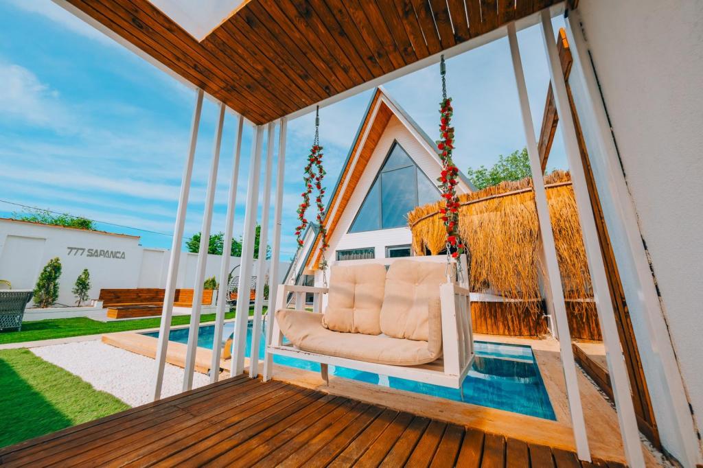 Deluxe Bungalow 3+1,Havuz veya Bahçe Manzaralı,Isıtmalı Özel Havuzlu