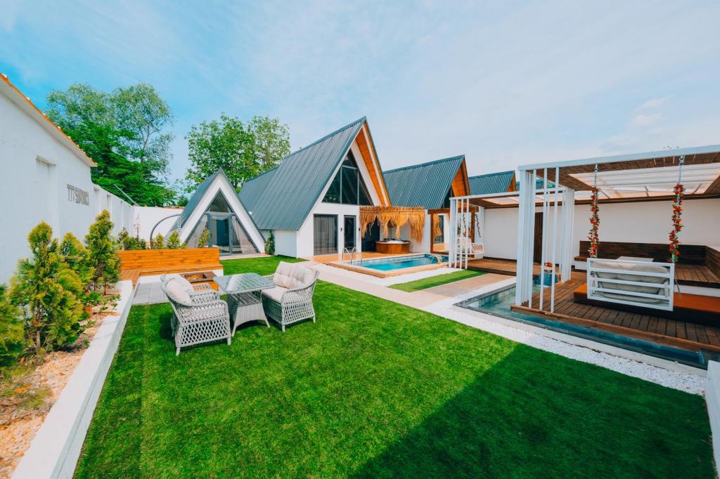 Deluxe Bungalow 3+1,Havuz veya Bahçe Manzaralı,Isıtmalı Özel Havuzlu
