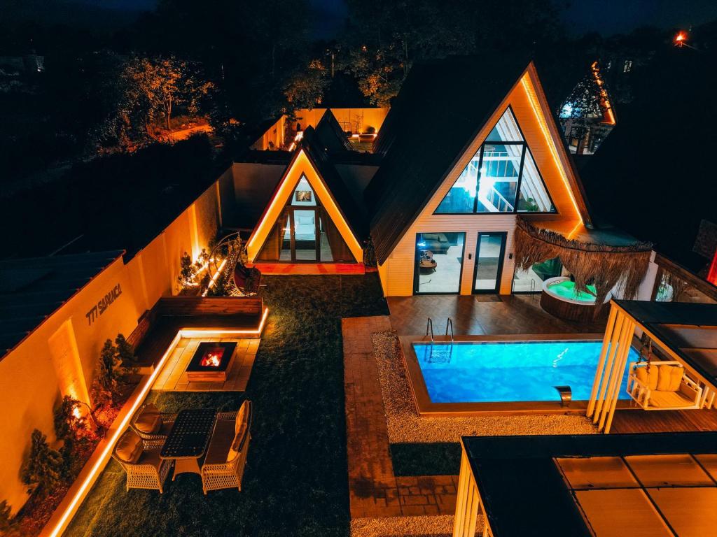 Deluxe Bungalow 3+1,Havuz veya Bahçe Manzaralı,Isıtmalı Özel Havuzlu