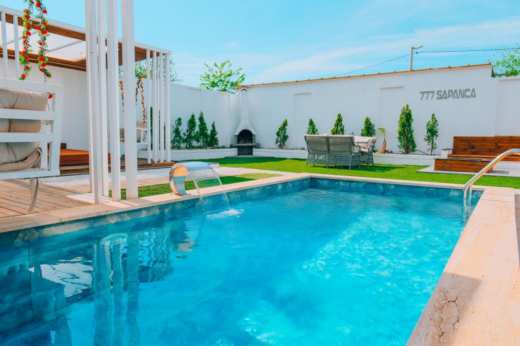 Deluxe Bungalow 3+1,Havuz veya Bahçe Manzaralı,Isıtmalı Özel Havuzlu