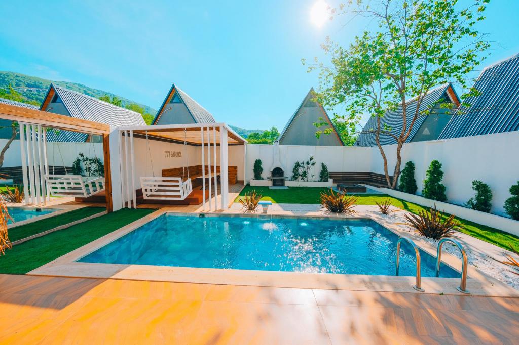 Bungalow 2+1 Oda,Bahçe Manzaralı,Isıtmalı Özel Havuzlu