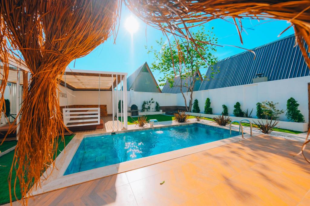 Bungalow 2+1 Oda,Bahçe Manzaralı,Isıtmalı Özel Havuzlu