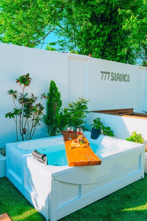 Deluxe Bungalow 3+1,Havuz veya Bahçe Manzaralı,Isıtmalı Özel Havuzlu