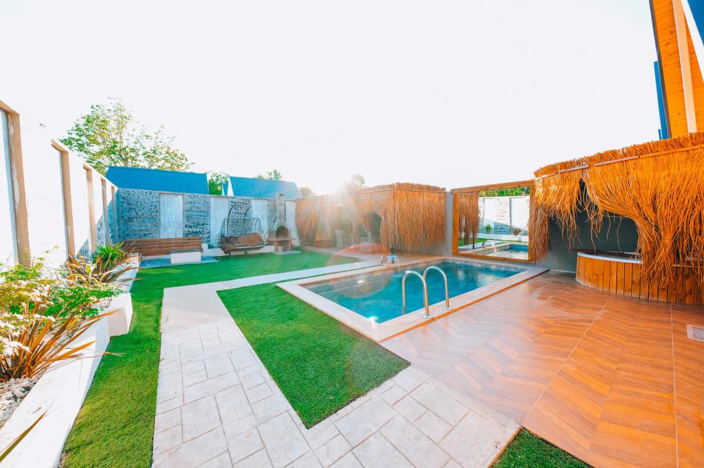 Bungalow 2+1 Oda,Bahçe Manzaralı,Isıtmalı Özel Havuzlu