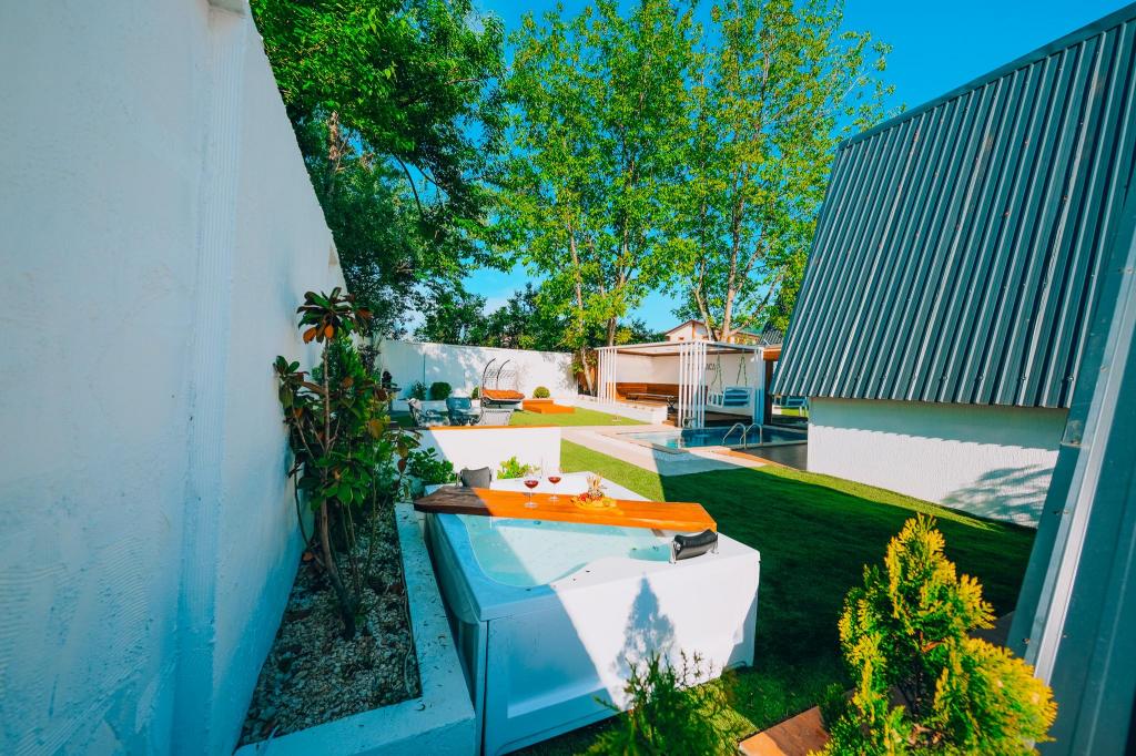 Deluxe Bungalow 3+1,Havuz veya Bahçe Manzaralı,Isıtmalı Özel Havuzlu