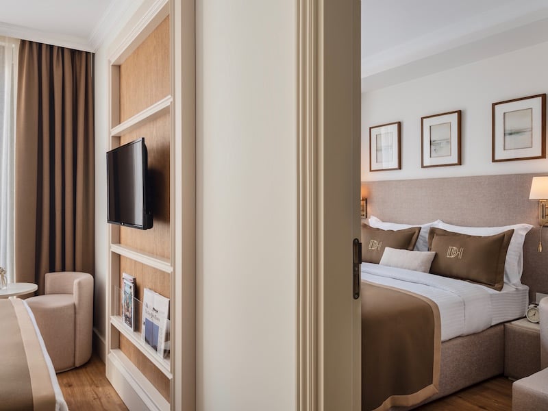 Bağlantılı Oda, Şehir Manzaralı