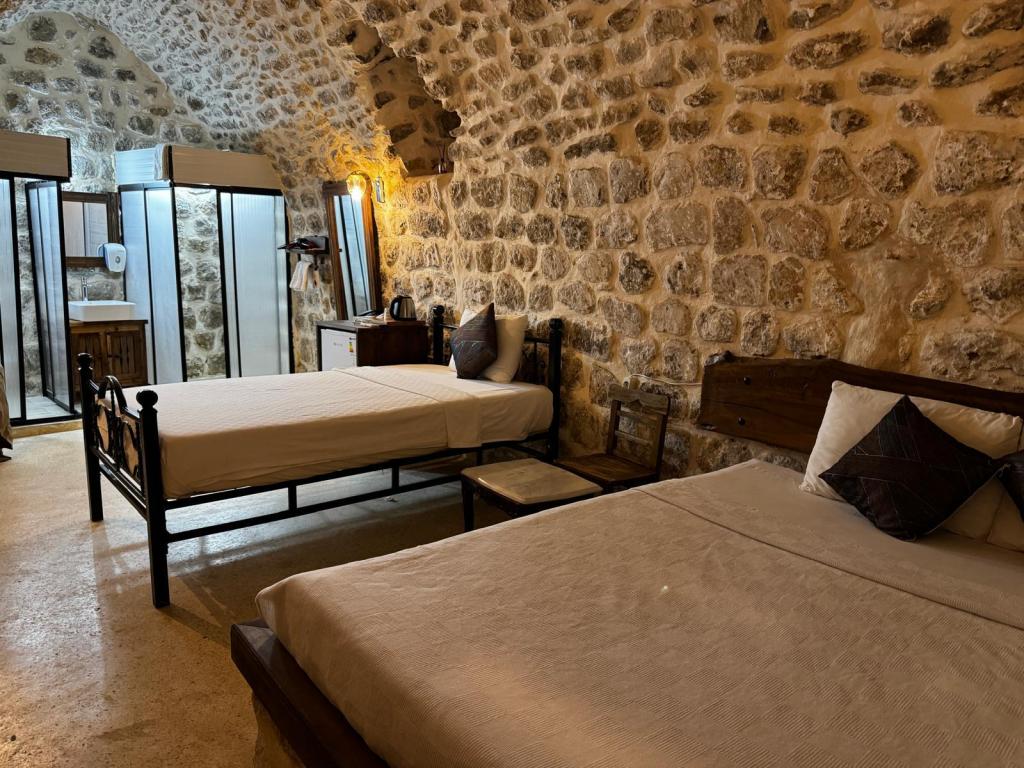 Zemin Kat Oda, Cadde Manzaralı (3 Kişilik)