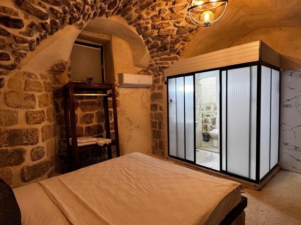 Bahçe Katı Oda, Avlu Manzaralı