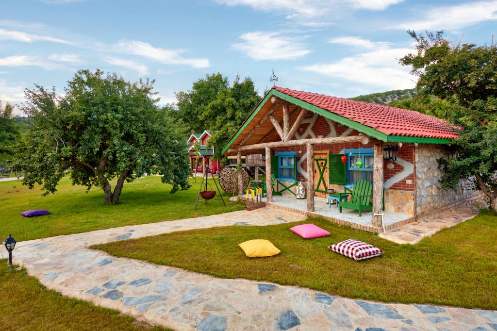 Hen House, Pool View, Fireplace And Jacuzzi