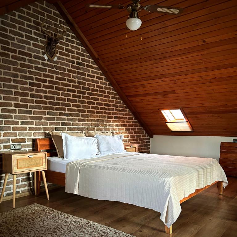 Villa 2+1 Oda,Bahçe Manzaralı,Şömineli ve Jakuzili