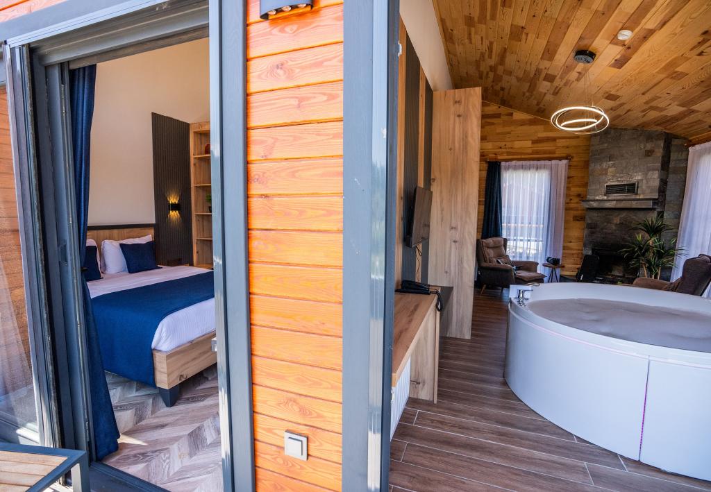 Suite Room, Garden View (Jacuzzi)