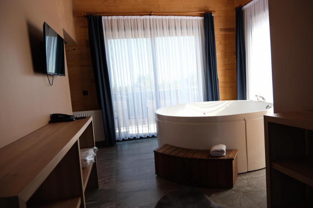 Deluxe Room (Balcony, Jacuzzi)