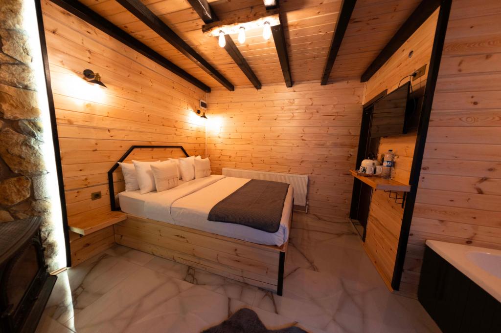 Jakuzili Şömineli Bungalow,Dağ Manzaralı,Şömineli ve Jakuzili