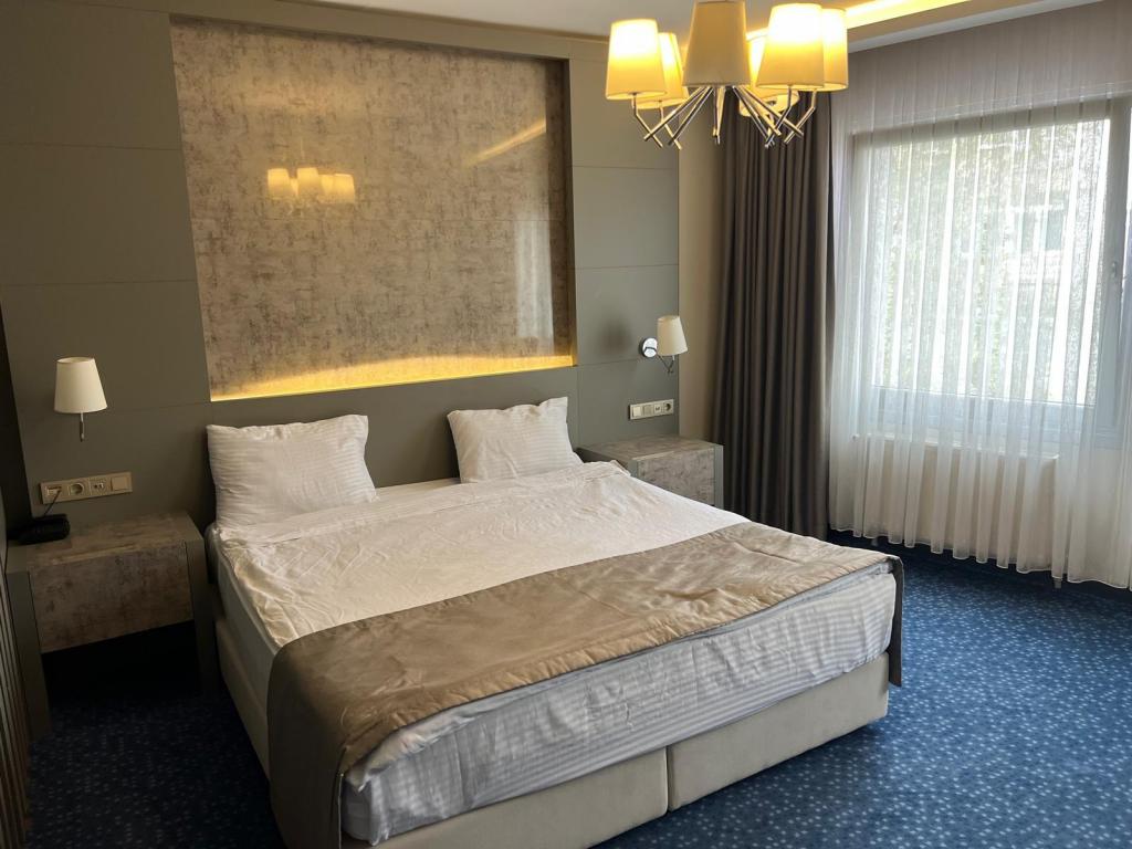 Suit Oda, Cadde Manzaralı