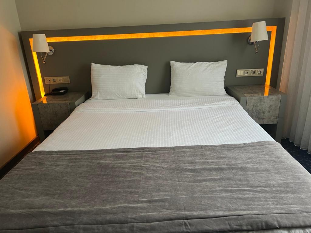 Standart Oda, Cadde Manzaralı