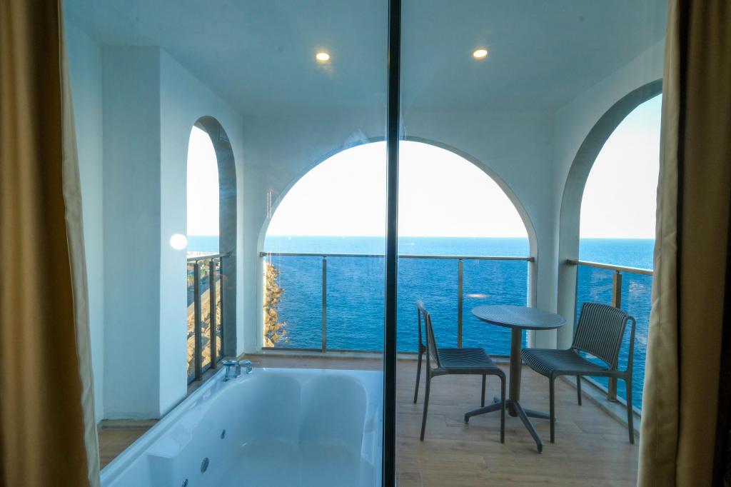 Deluxe Executive Suit Oda, Deniz Manzaralı (Balkonlu, Jakuzi)
