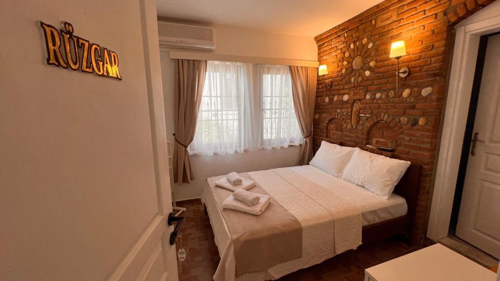 Çift Kişilik Oda, Sokak Manzaralı, Zemin Kat