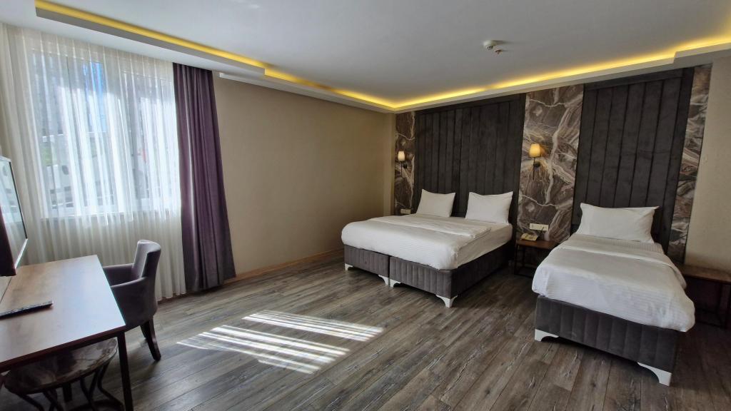 Standart Oda, Cadde Manzaralı (3 Kişilik)