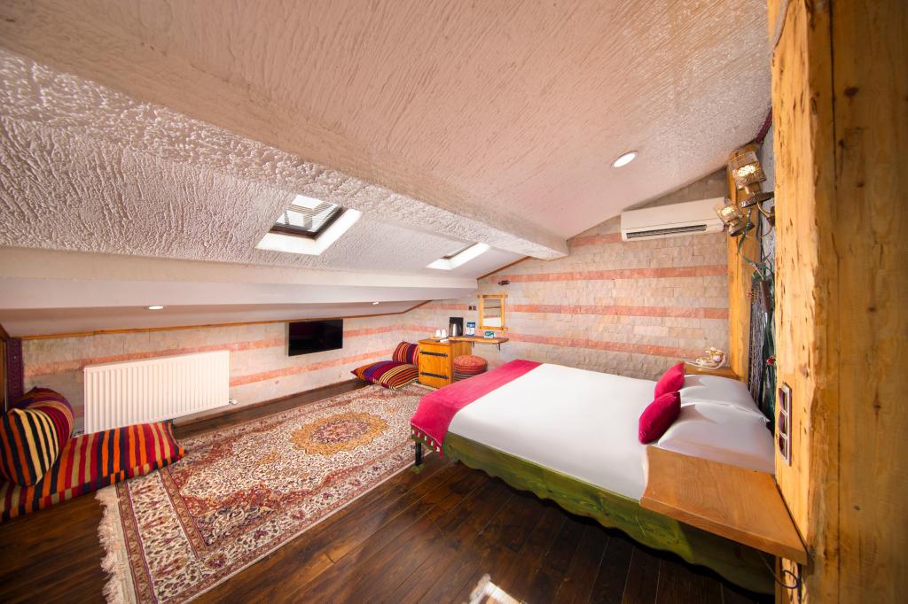 Deluxe Teras Katı Oda