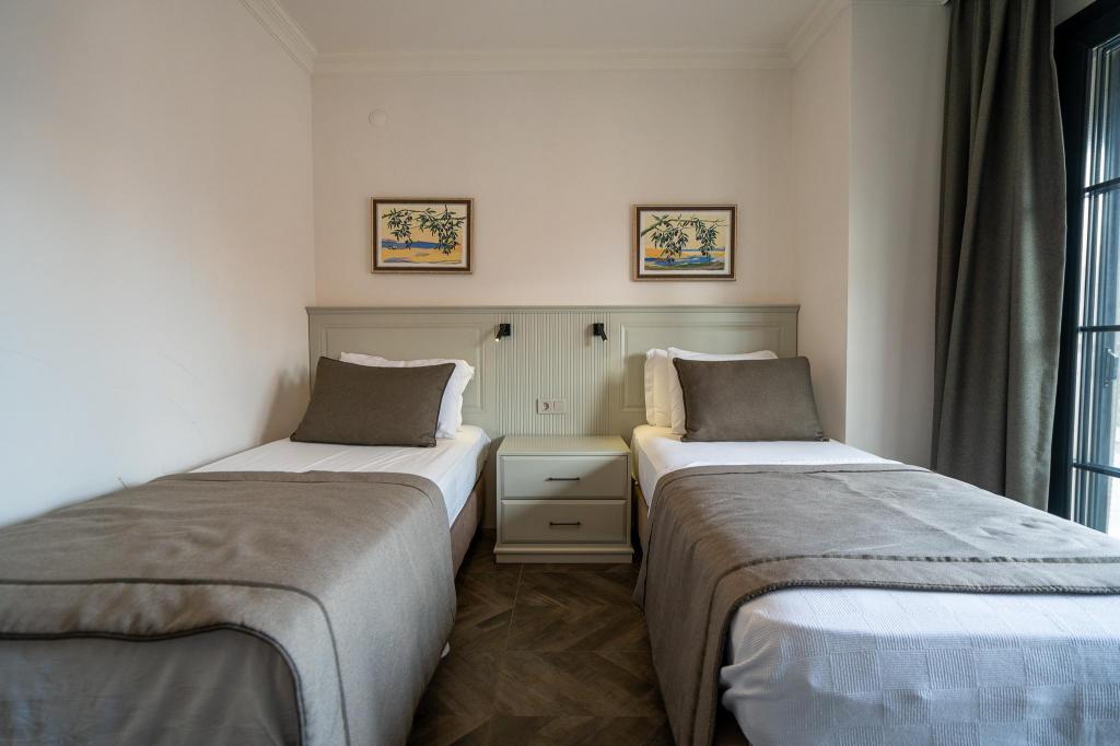 Iki Ayrı Yataklı Oda, Deniz Veya Kara Manzaralı