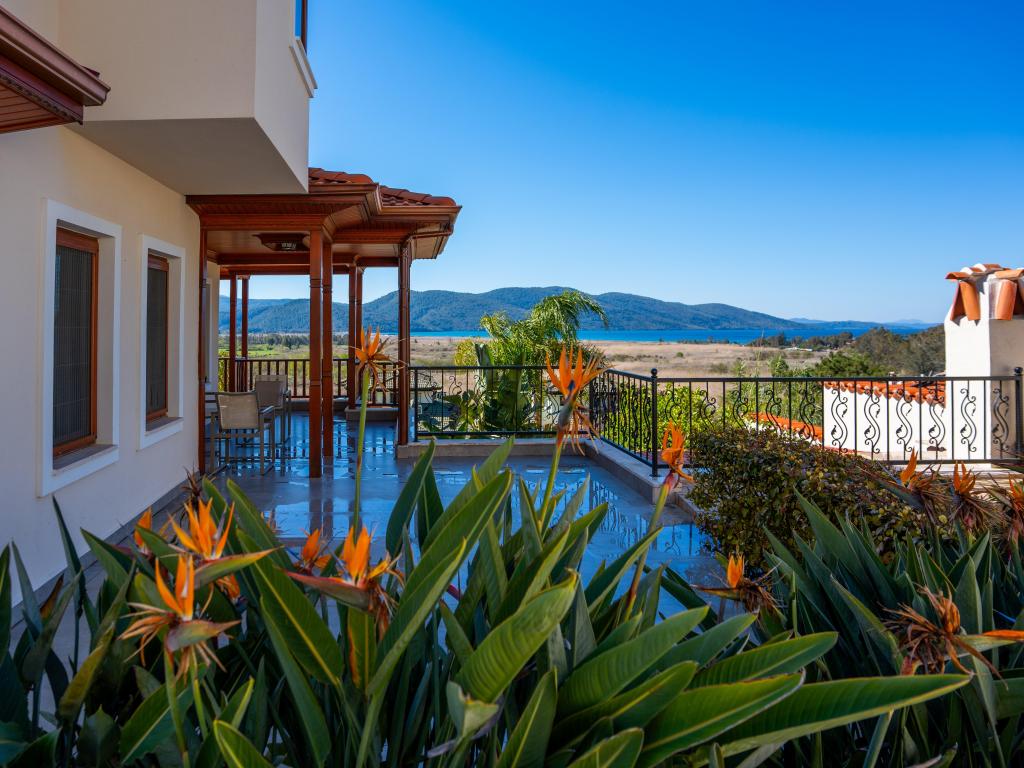 Deniz Manzaralı, Özel Havuzlu Ve Bahçeli