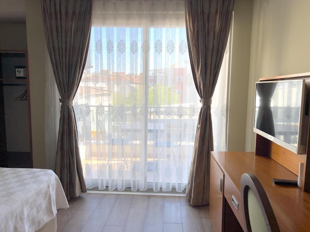 Deluxe Oda,Kısmi Deniz Manzaralı,Balkonlu