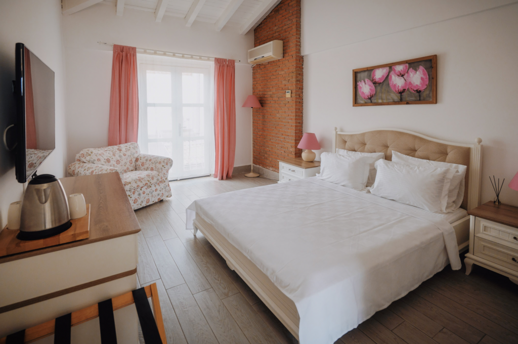 Deluxe Suite Ground Floor Room, Street View