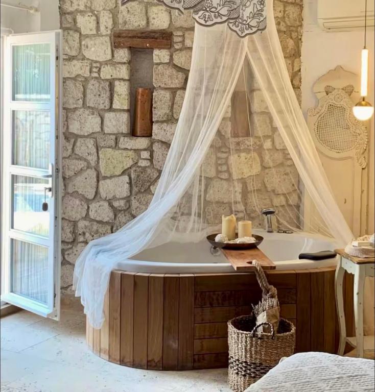Suite Room, Pool View (Jacuzzi)
