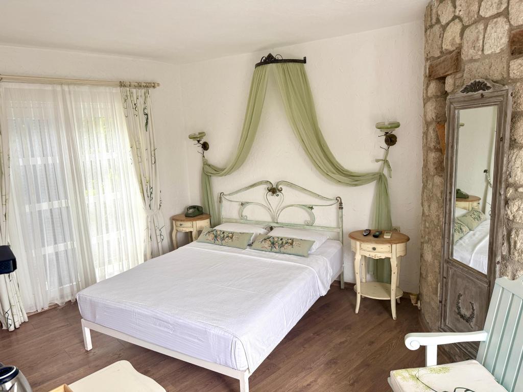 Economy Room, Garden View