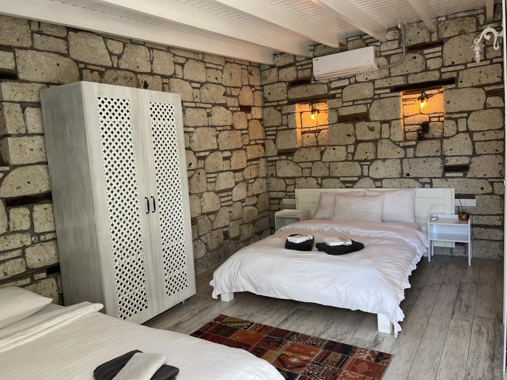 Taş Bahçe Üç Kişilik,Bahçe Manzaralı,Teraslı