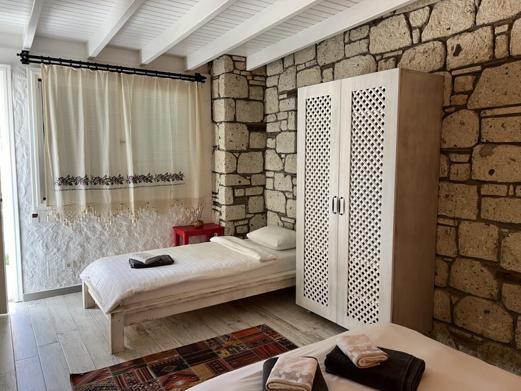 Taş Bahçe Üç Kişilik,Bahçe Manzaralı,Teraslı