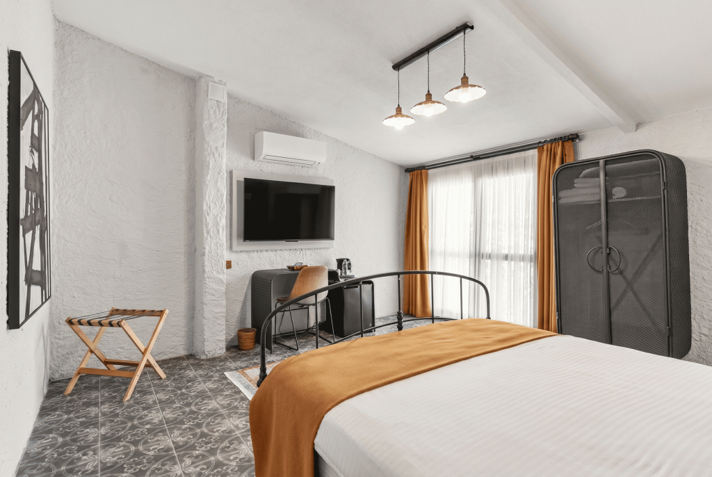 Deluxe Üç Kişilik Oda ,Şehir Manzaralı,2. Kat