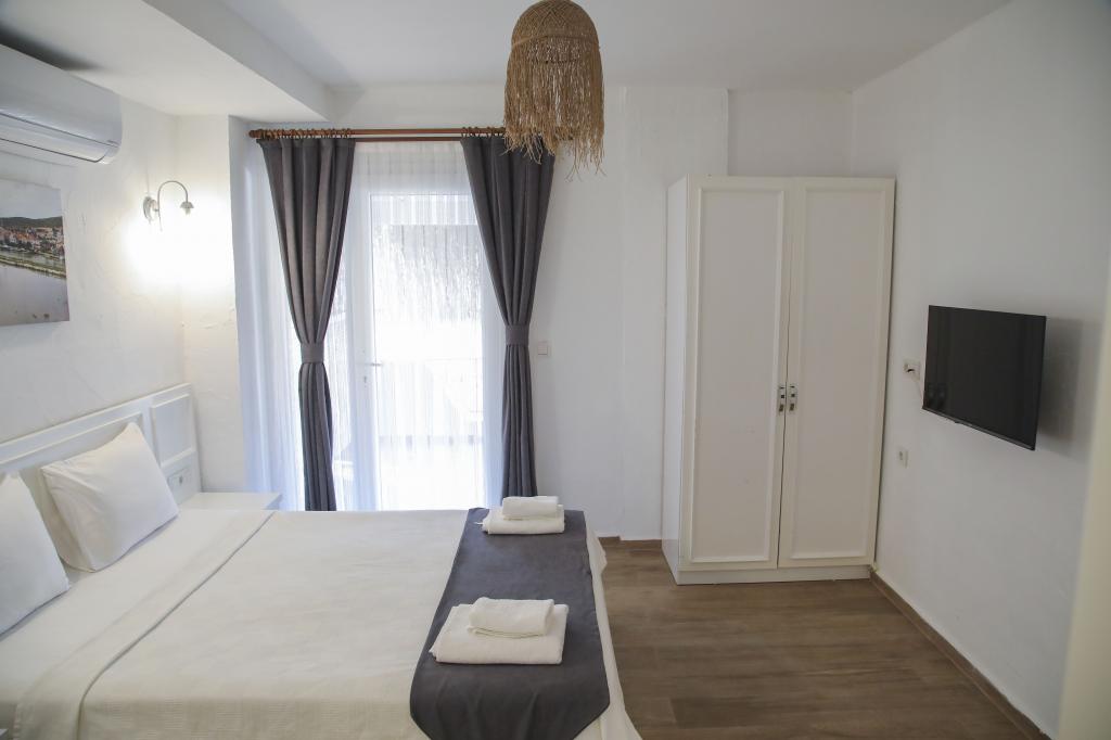 Deluxe Oda, Kara Veya Havuz Manzaralı