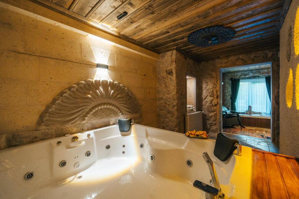 Garden jacuzzi room